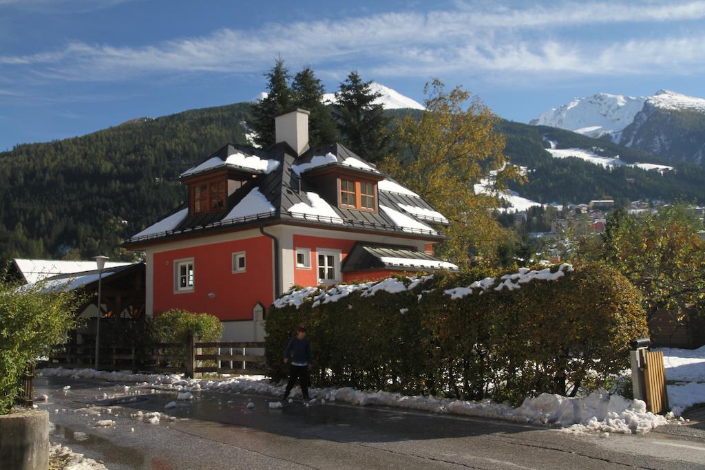 Villa Schnuck - Das Rote Ferienhaus Bad Gastein Exteriör bild